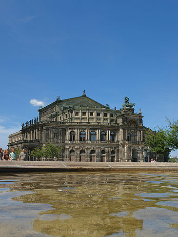 Fotos Semperoper mit Springbrunnen | Dresden