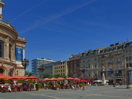 Foto Alte Oper mit Häusern - Frankfurt am Main