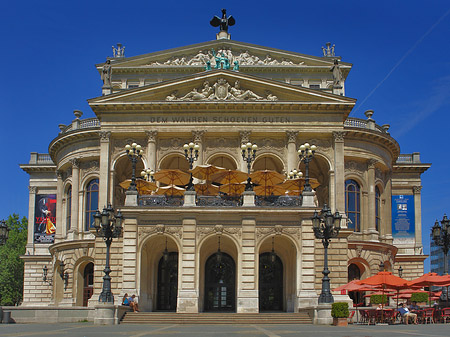 Fotos Alte Oper mit Schirmen