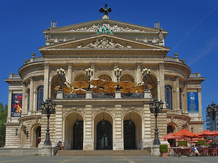 Foto Alte Oper mit Schirmen - Frankfurt am Main