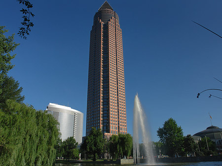 Messeturm mit Ludwig-Erhard-Anlage Fotos