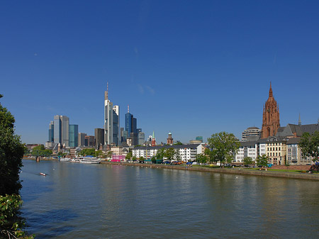 Skyline von Frankfurt mit Kaiserdom Fotos