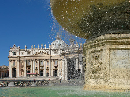 Foto Brunnen mit Petersdom